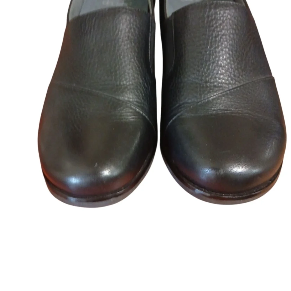 Dansko Julia Black Milled Leather Flat Shoe Women's Size 10